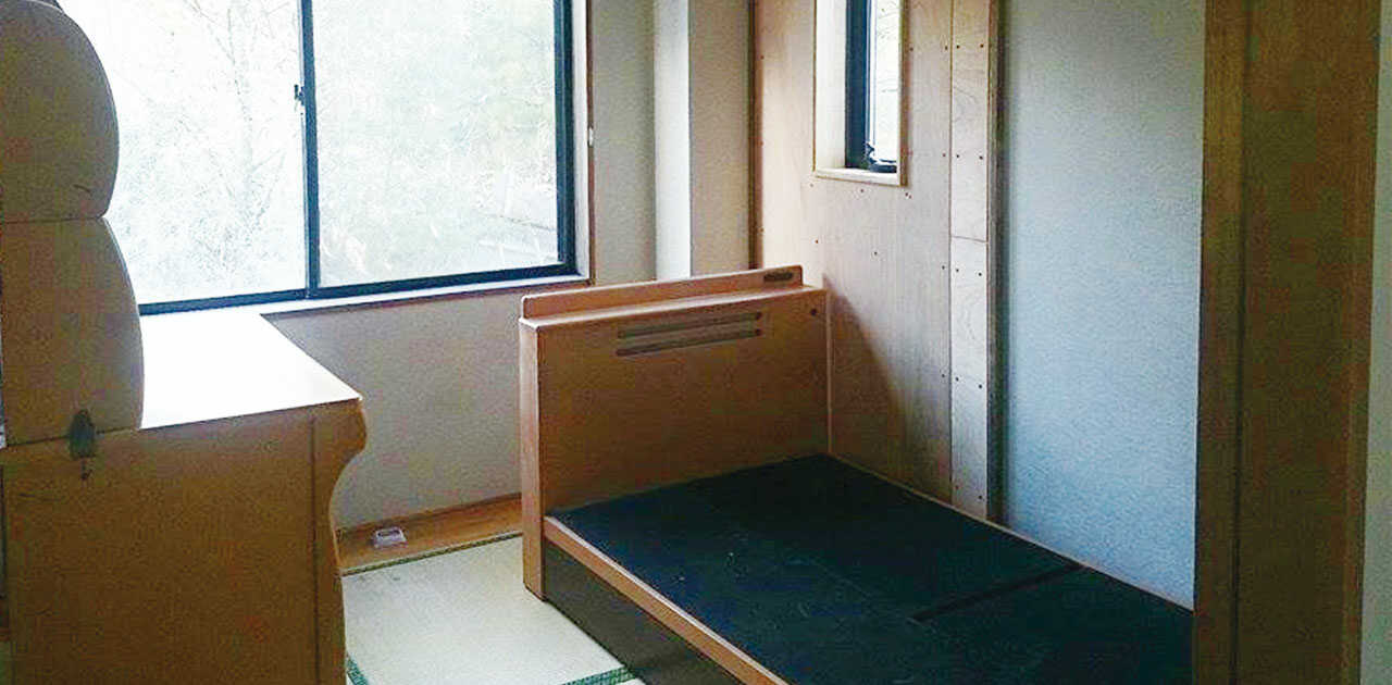 畳の部屋にベッド
