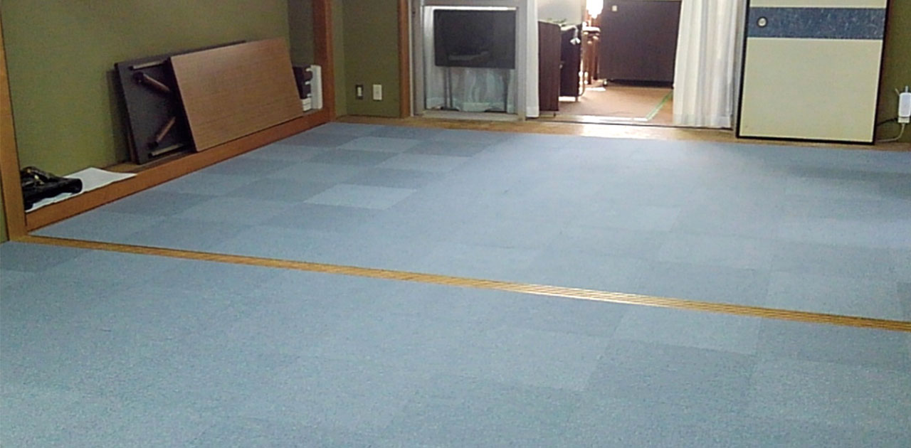 畳の部屋にカーペット